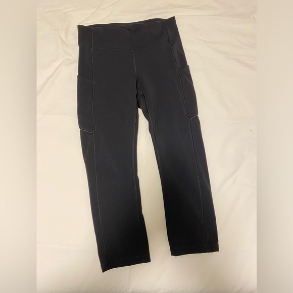 Lululemon Crop Leggings - Size 6 - Picture 2 of 3